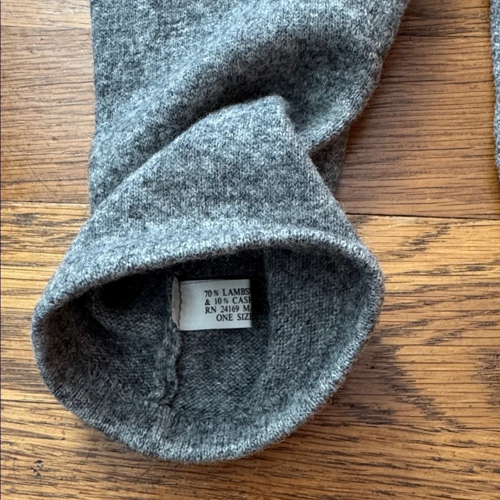 🧤Women’s light gray wool/cashmere gloves. Size S.